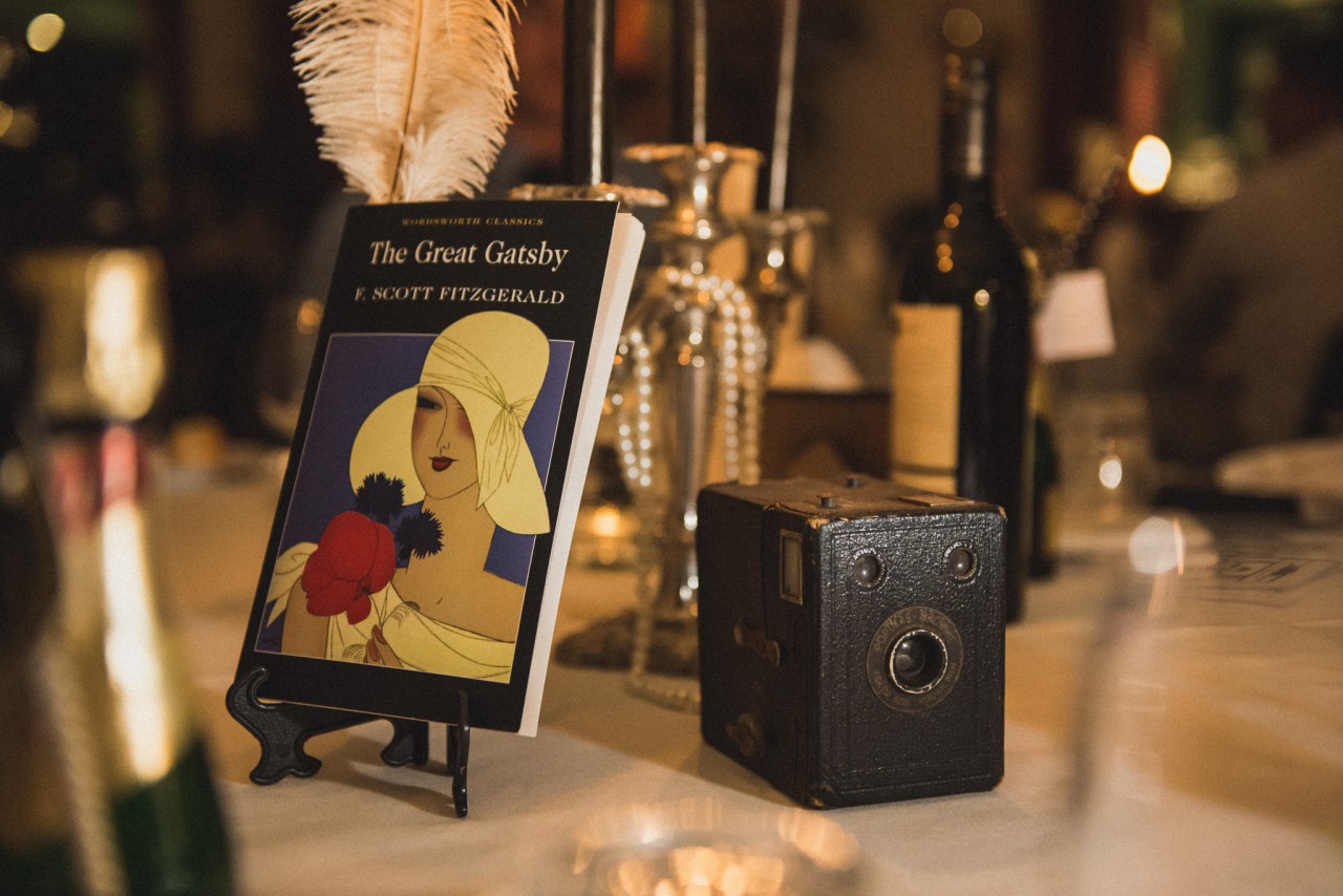 Wedding decorations - The Great Gatsby and a vintage camera