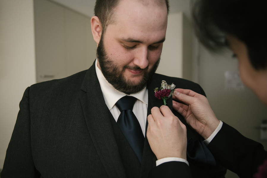 Best man getting his boutonniere put on